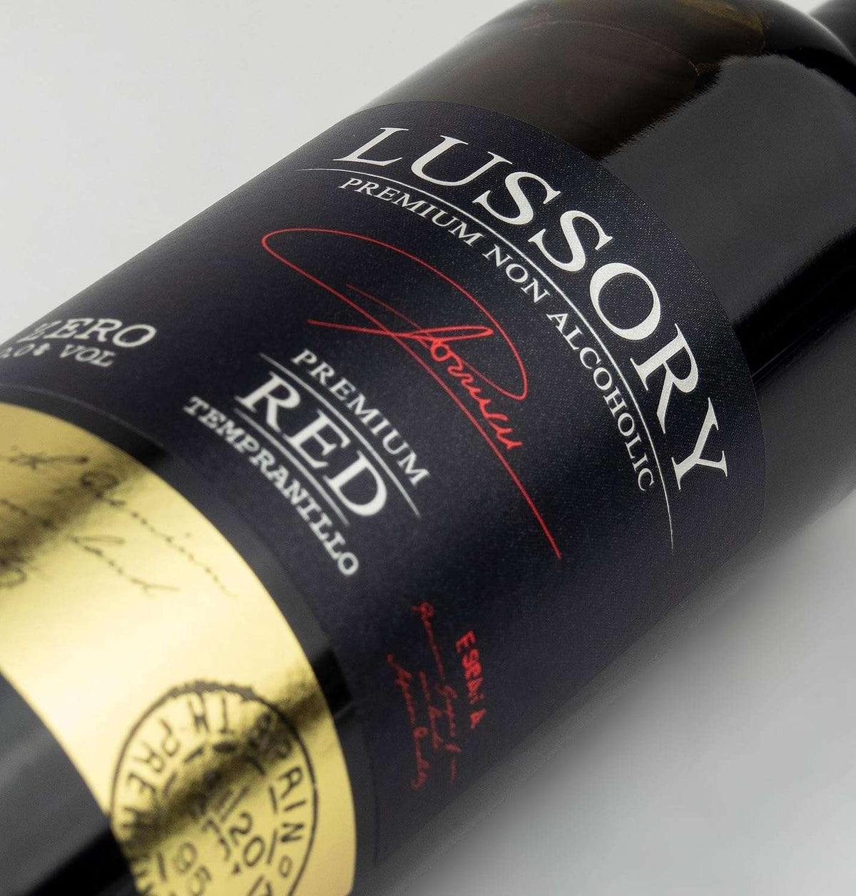 Close-up of the Lussory Premium Tempranillo front label, showing PREMIUM NON ALCOHOLIC beneath the LUSSORY wordmark and ZERO 0.0% VOL beside PREMIUM RED TEMPRANILLO.