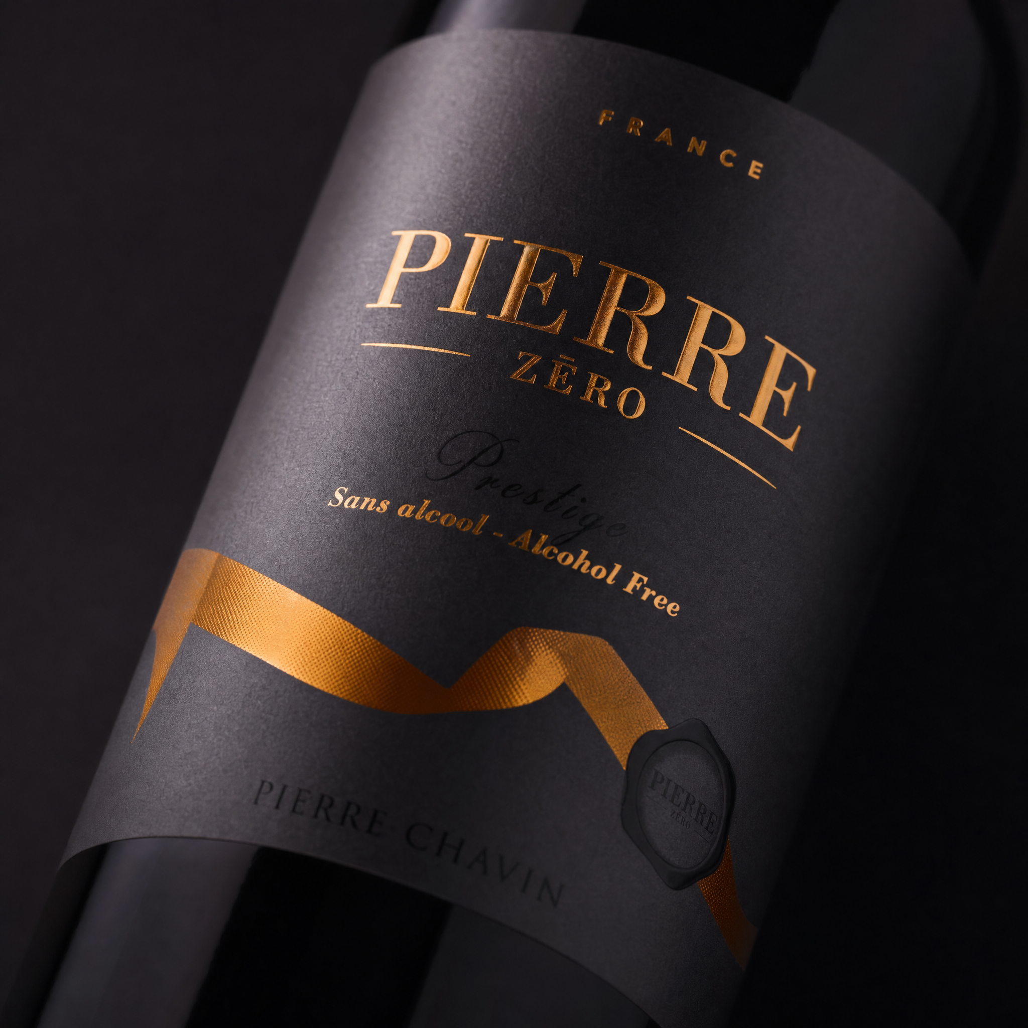 Close-up of the Pierre Chavin Prestige 0.0% non-alcoholic red blend label