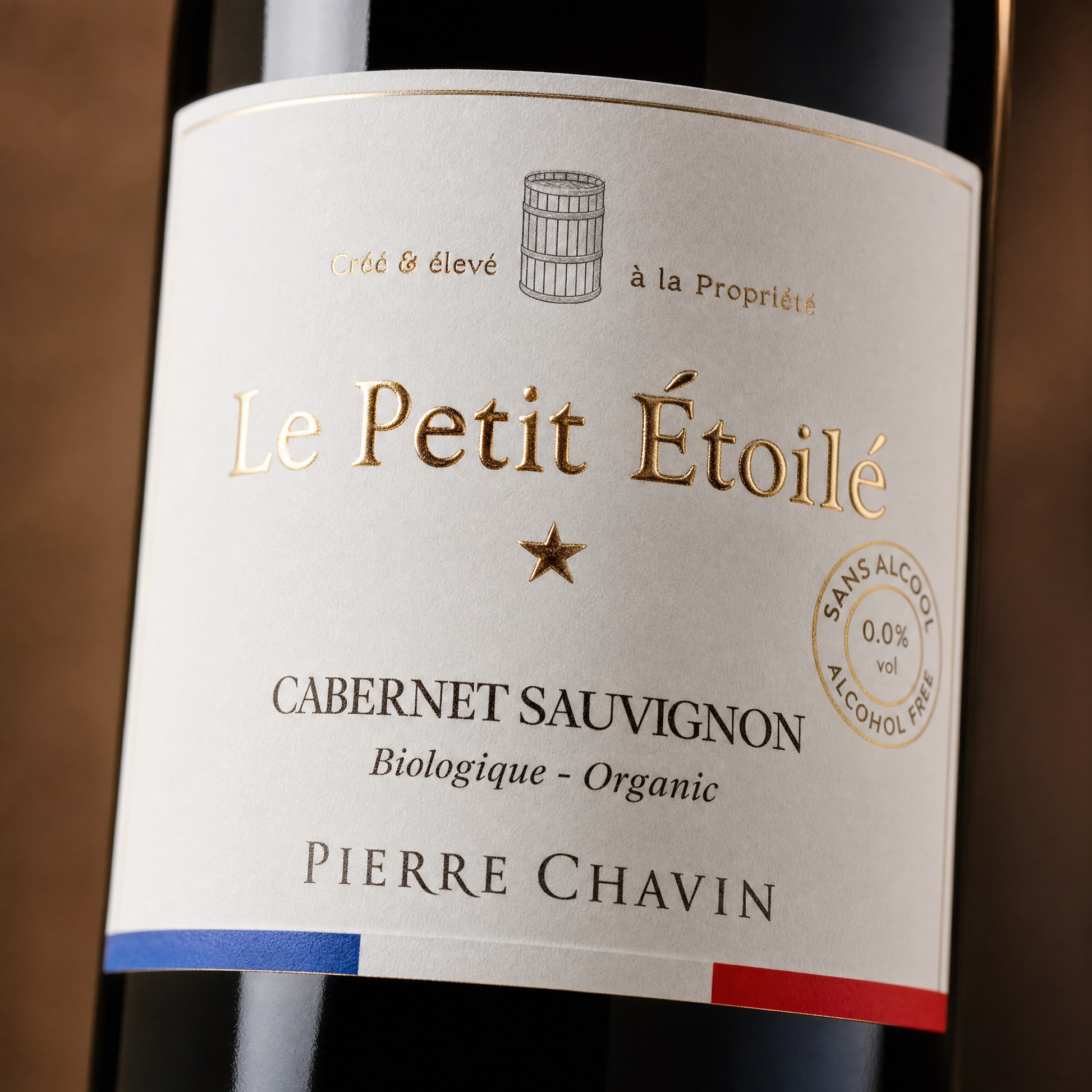 Close-up of the Le Petit Étoilé Cabernet Sauvignon 0.0% label