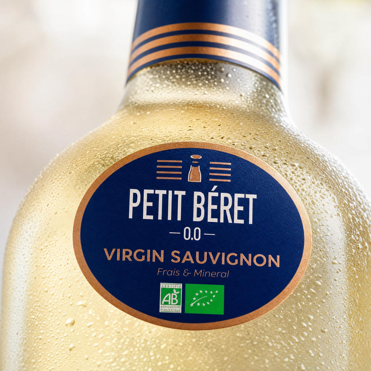 Le Petit Beret Virgin Sauvignon Blanc 0.0% non-alcoholic French white wine - label close-up