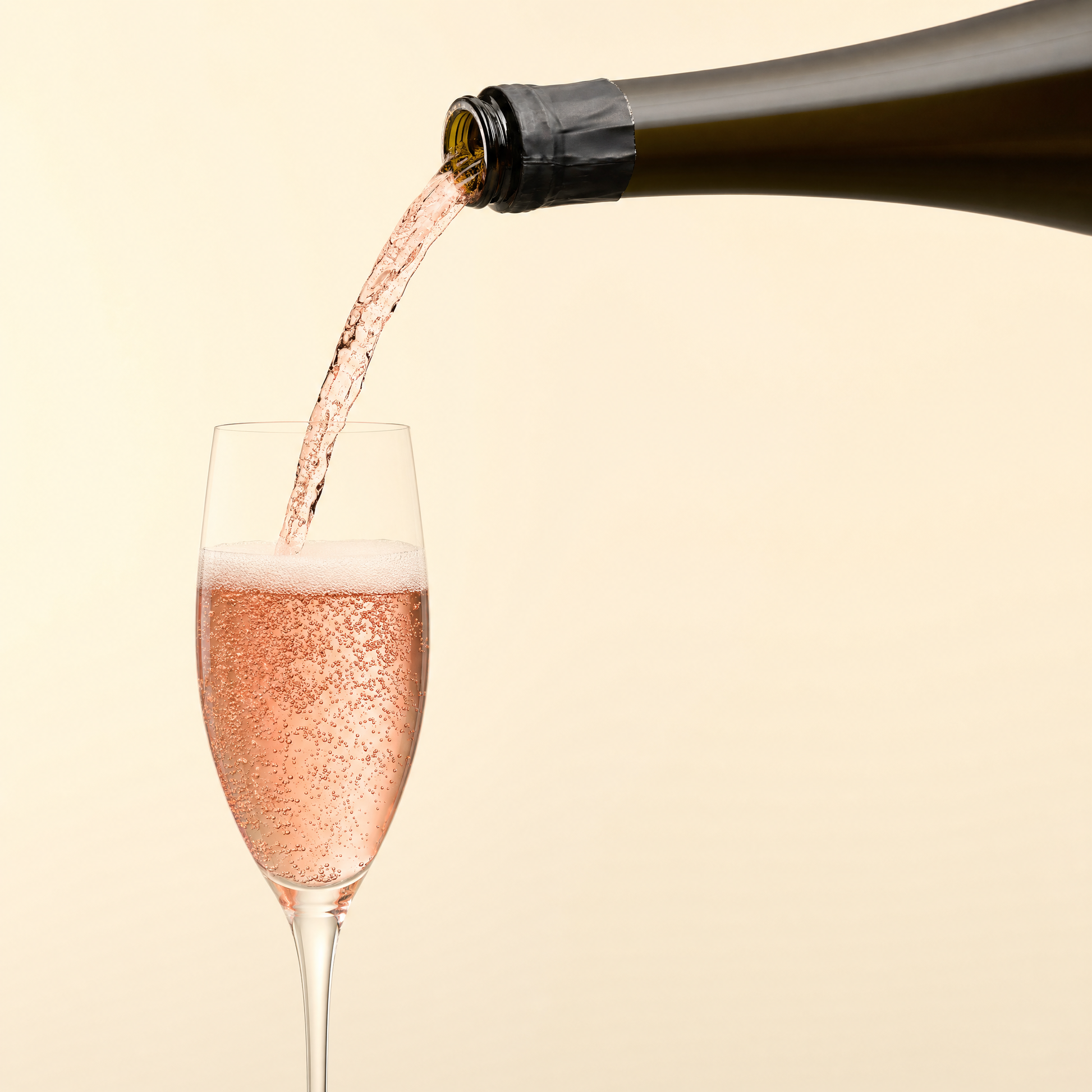 Copenhagen Sparkling Tea LYSEROD poured into a crystal champagne flute