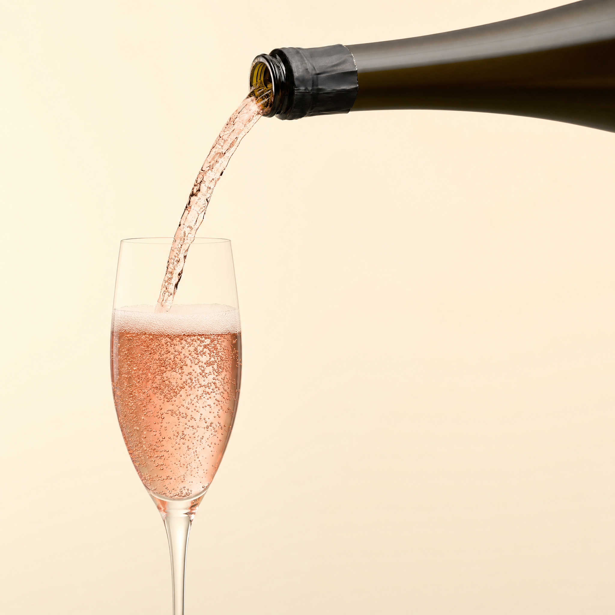 Copenhagen Sparkling Tea LYSEROD poured into a crystal champagne flute