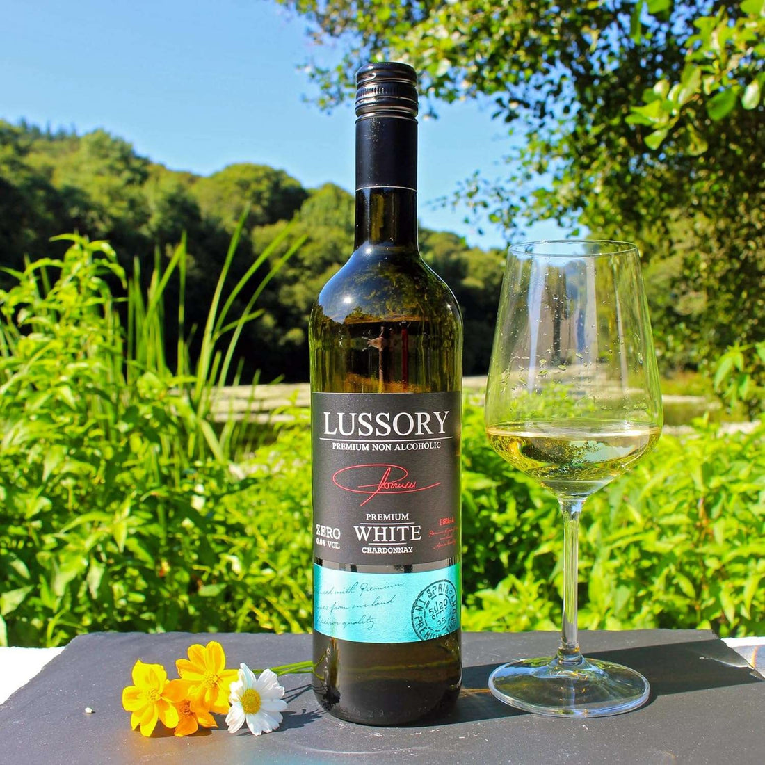 Lussory Premium Chardonnay 0.0% non-alcoholic Spanish white wine — bottle, front label reads ZERO 0.0% VOL